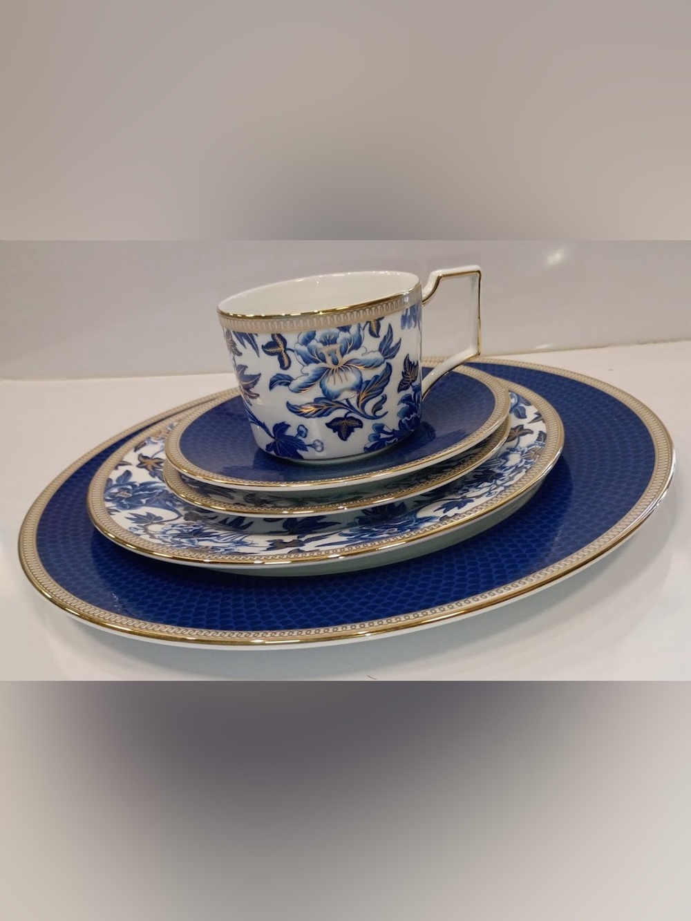 Wedgwood Hibiscus 5-Piece Place Setting, NEW